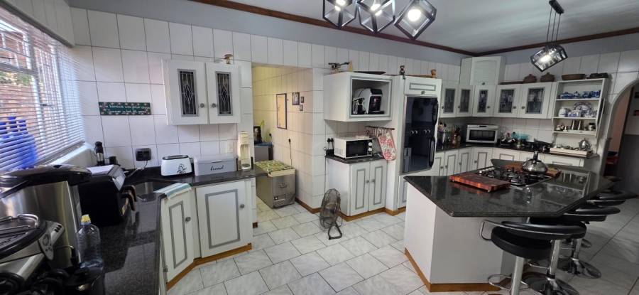 5 Bedroom Property for Sale in Wilkoppies North West